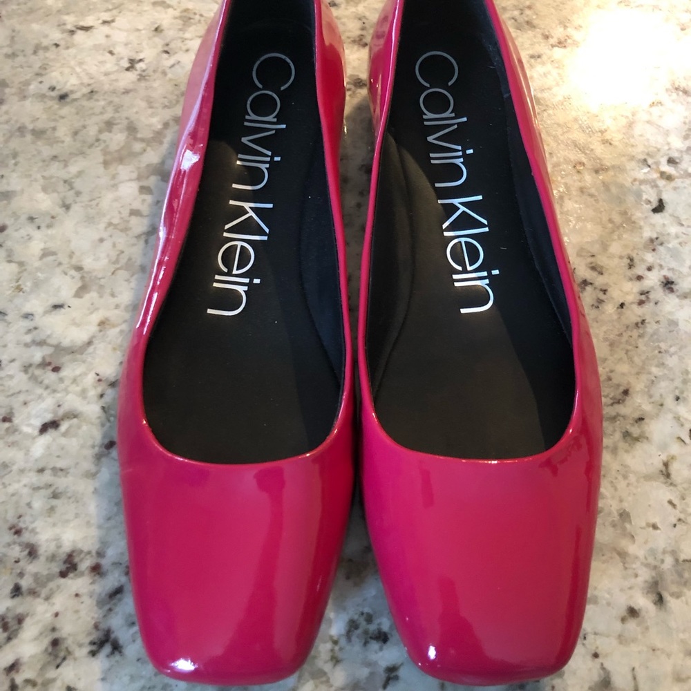 Like new Calvin Klein Magenta flats